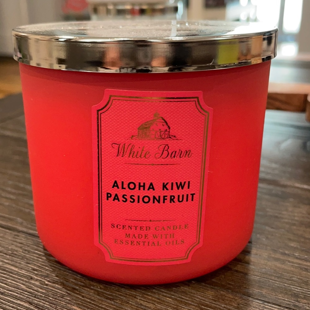 Bath and Body Works Aloha Kiwi Passionfruit candle